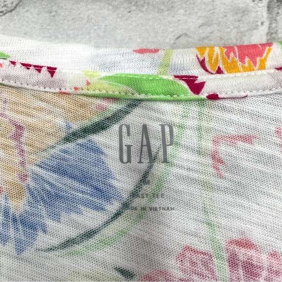 GAP Easy Tee Women's Multicolor Floral Scoop Neck Short Sleeve T-Shirt - NWT - Picture 3 of 6